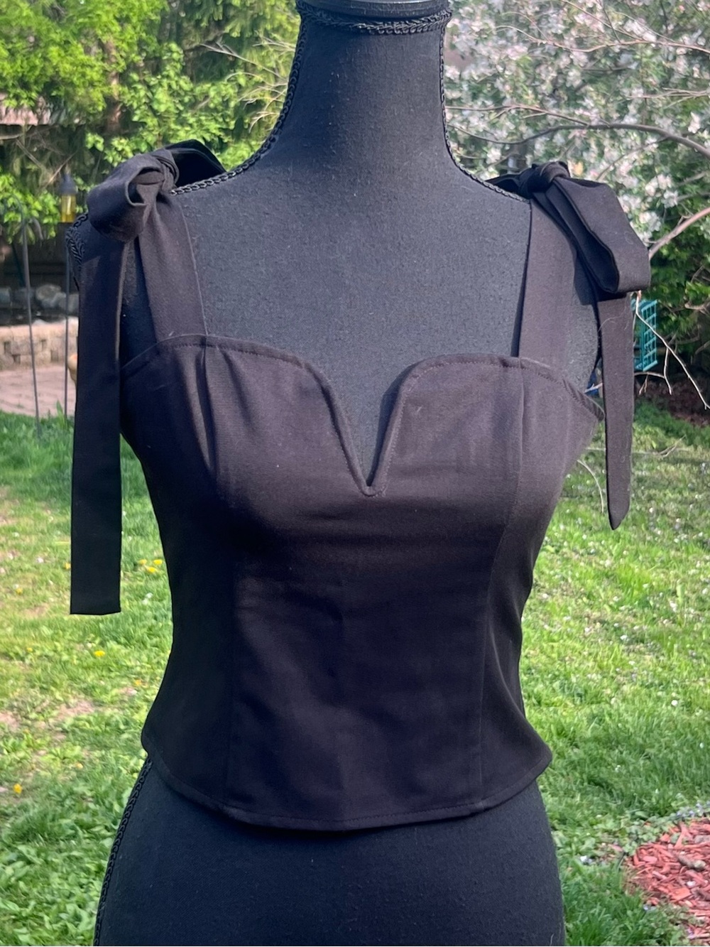 Black Tie-Shoulder Sweetheart Crop Top